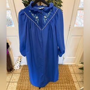 Vintage 80s Home Wear Blue Floral Embroidered Fleece Front Zip Housecoat Robe L